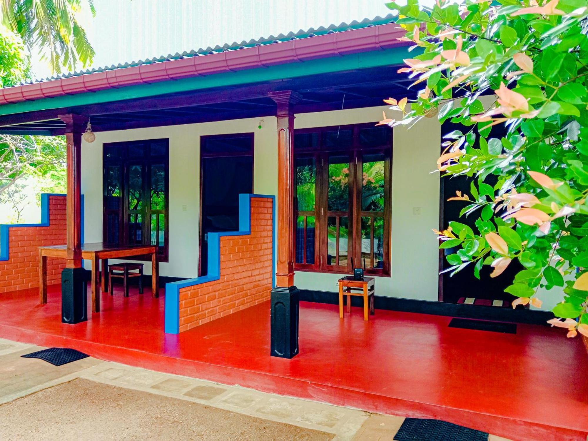 Pride Rock & Tree House Hotel