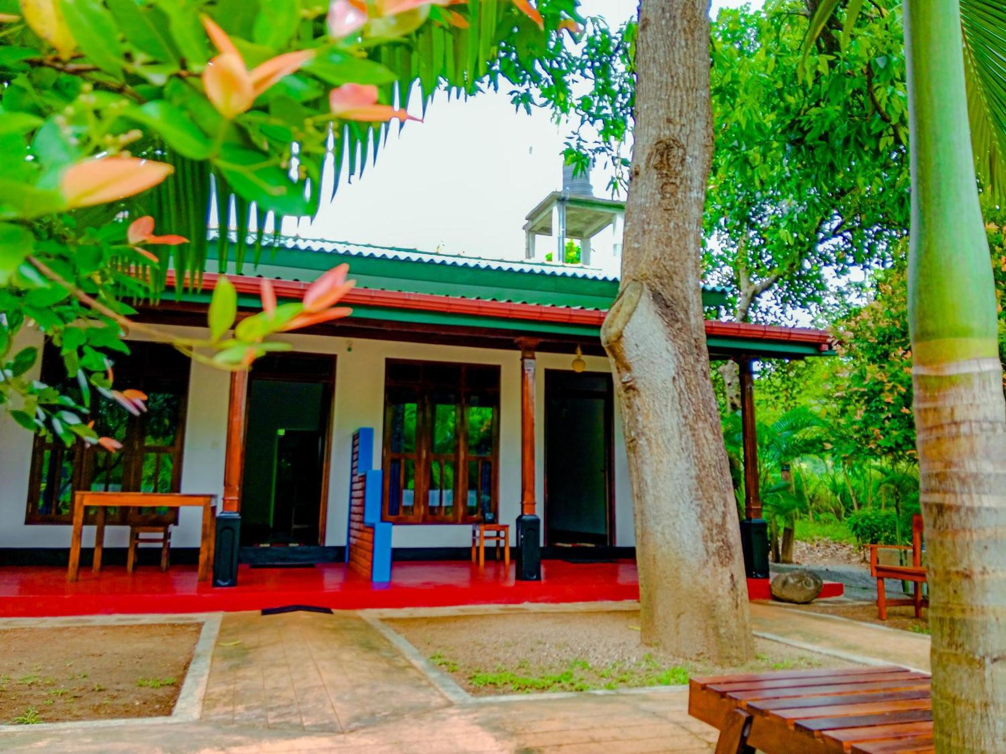 Pride Rock & Tree House 2*