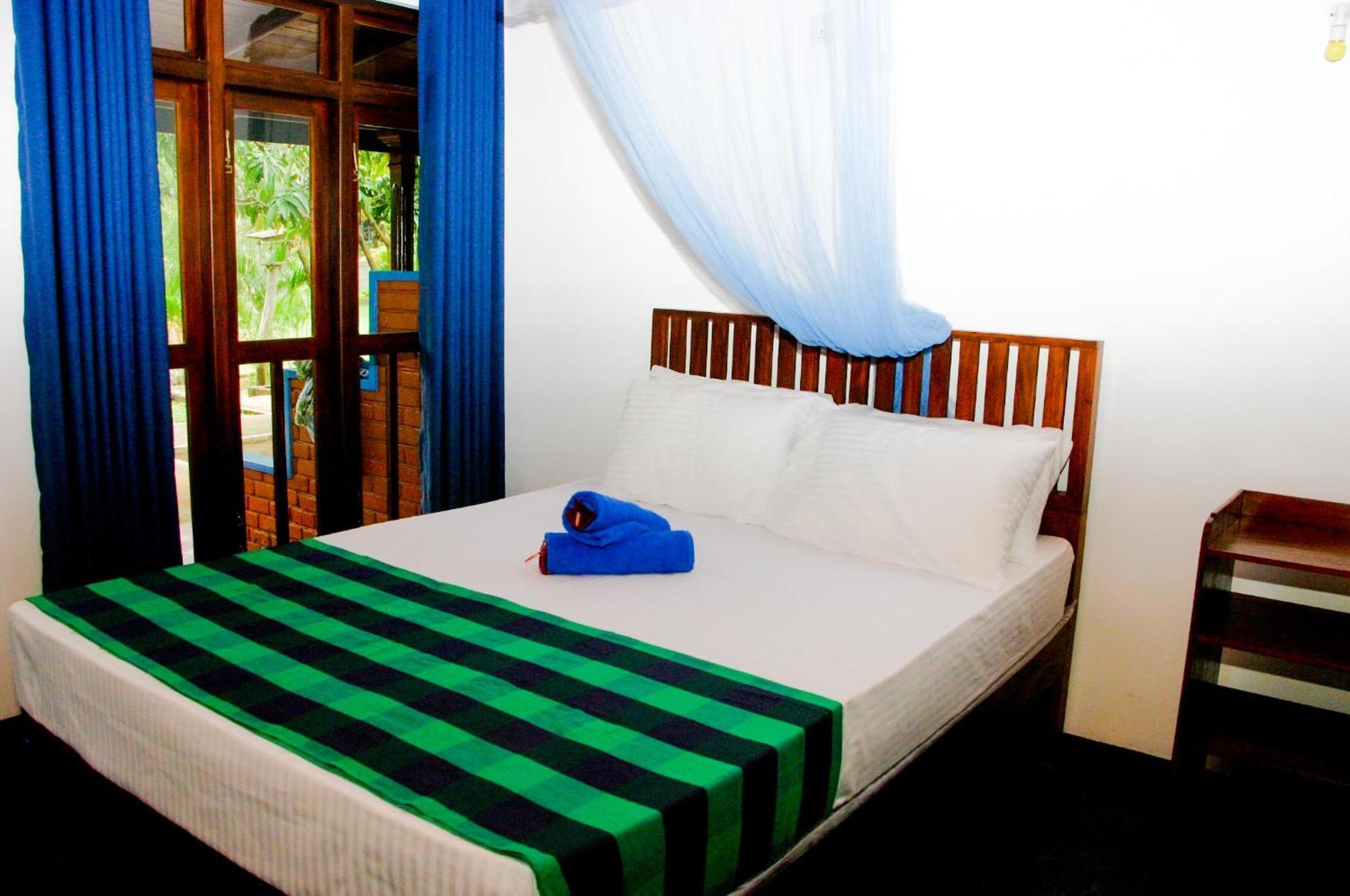 Pride Rock & Tree House Hotel Sigiriya